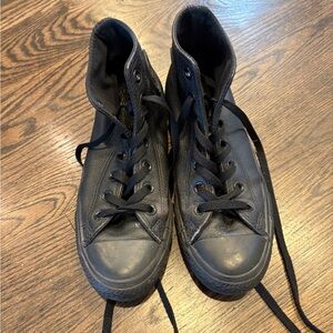 Chuck Taylor All Star Leather (women’s 8/ men’s 6)